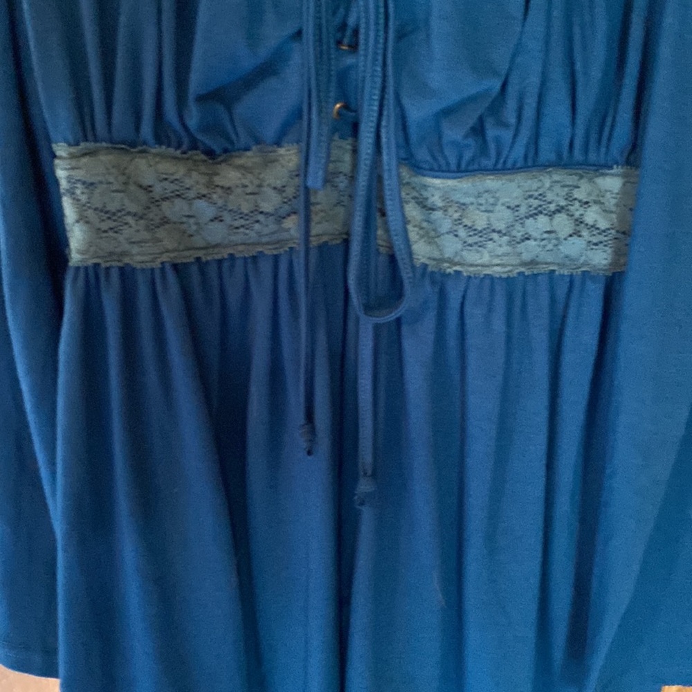 Blue top - Picture 2 of 3